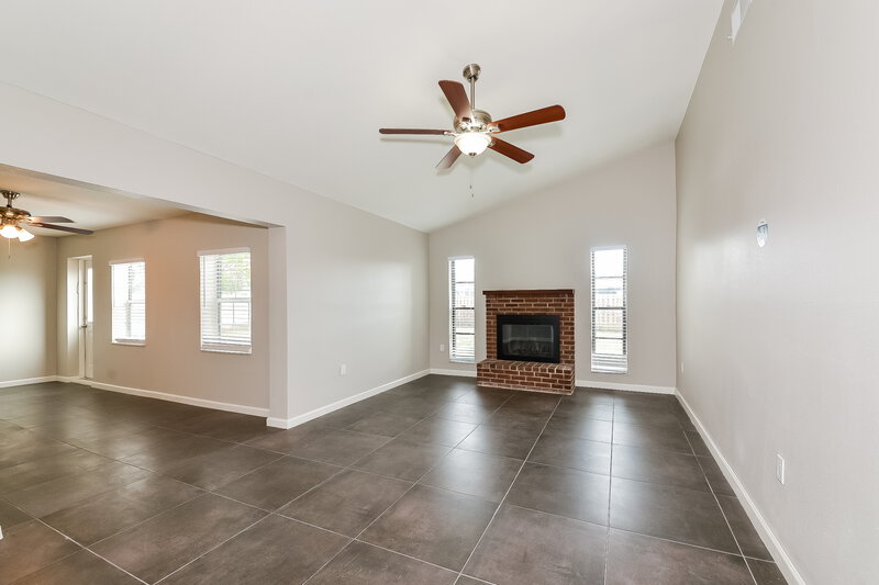 2,525/Mo, 1669 Georgetowne Boulevard Sarasota, FL 34232 Family Room View