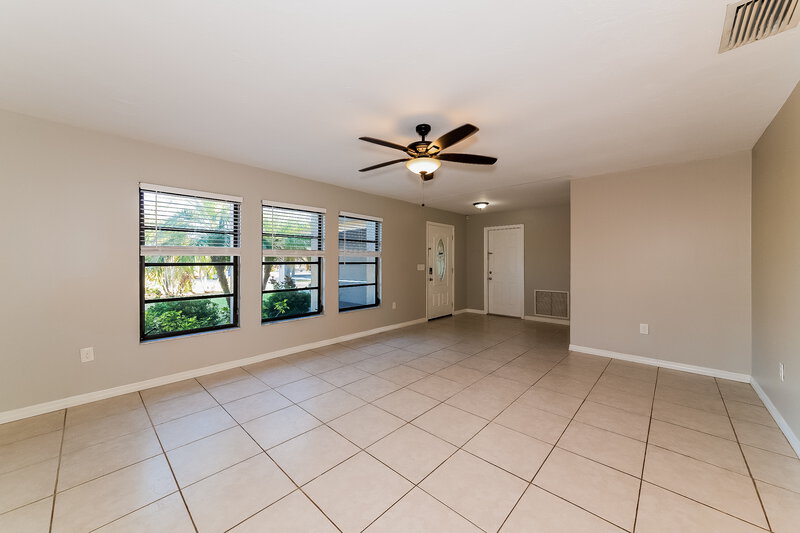 3,980/Mo, 8420 Sylvan Woods Dr Sarasota, FL 34243 Living Room View