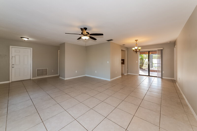 3,980/Mo, 8420 Sylvan Woods Dr Sarasota, FL 34243 Living Room View 2