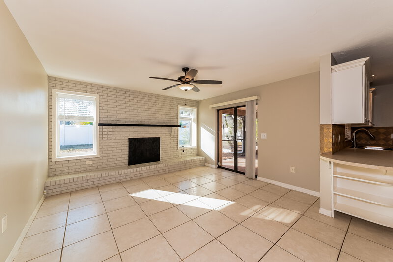 3,980/Mo, 8420 Sylvan Woods Dr Sarasota, FL 34243 Family Room View