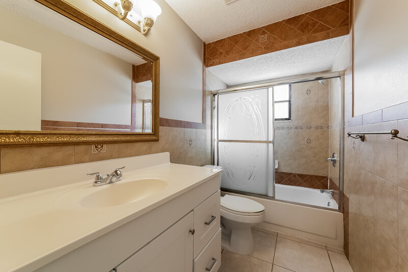 3,980/Mo, 8420 Sylvan Woods Dr Sarasota, FL 34243 Bathroom View