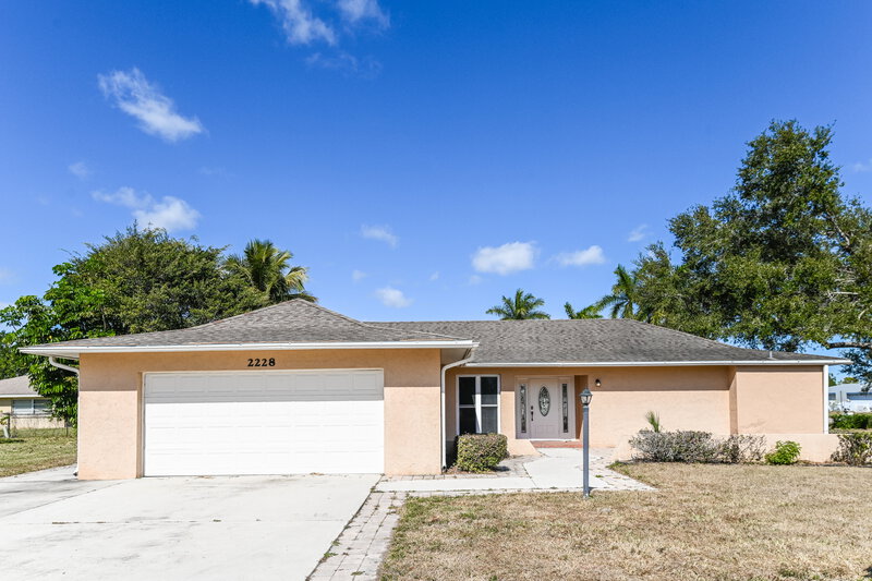 2,425/Mo, 2228 Treehaven Circle Fort Myers, FL 33907 External View