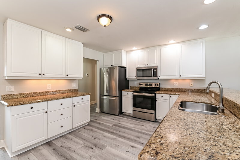 2,425/Mo, 2228 Treehaven Circle Fort Myers, FL 33907 Kitchen View