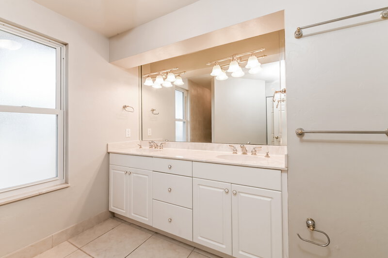 2,425/Mo, 2228 Treehaven Circle Fort Myers, FL 33907 Main Bedroom View 2