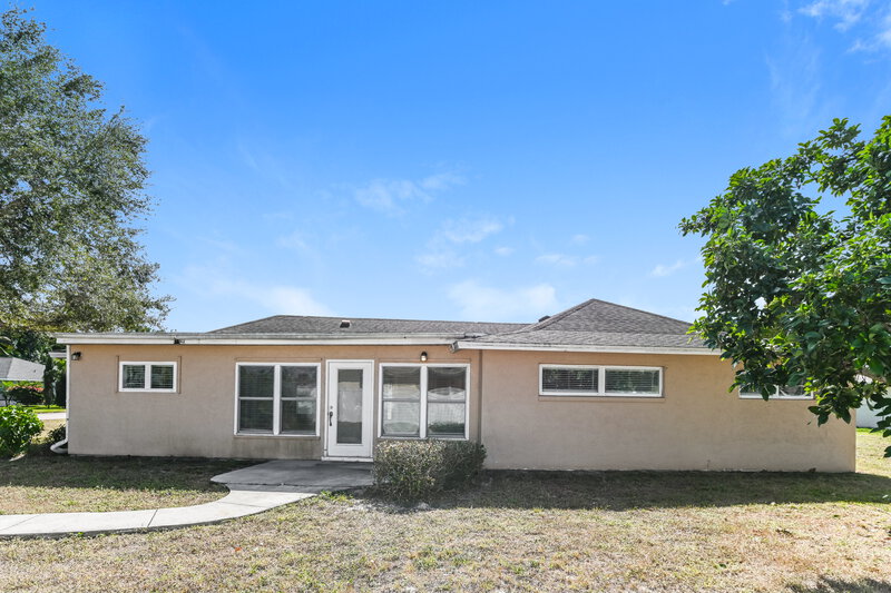 2,425/Mo, 2228 Treehaven Circle Fort Myers, FL 33907 Rear View