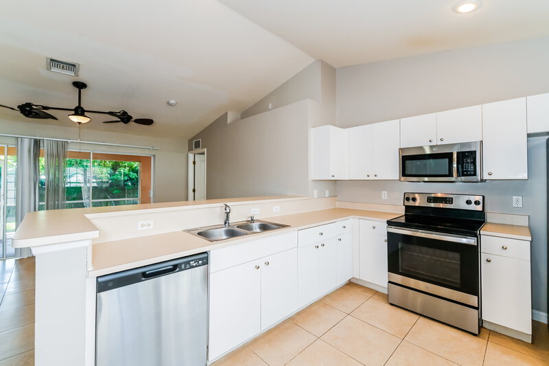 1,730/Mo, 1144 SW 6th Ter Cape Coral, FL 33991 Kitchen View 2