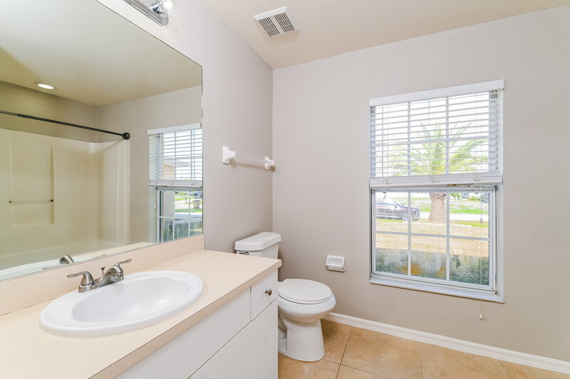 1,730/Mo, 1144 SW 6th Ter Cape Coral, FL 33991 Main Bathroom View