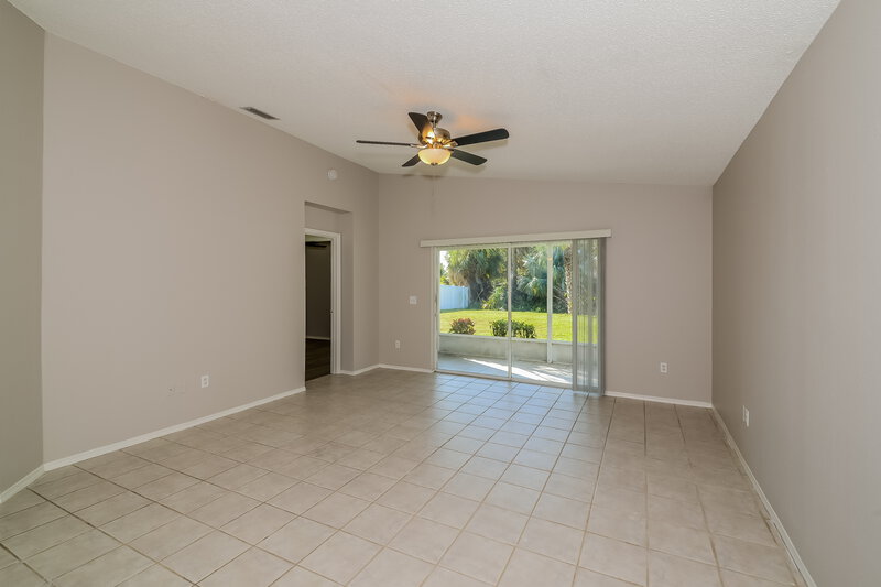 2,310/Mo, 6303 39th Ave W Bradenton, FL 34209 Living Room View 2