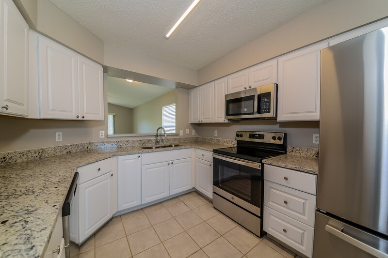 2,310/Mo, 6303 39th Ave W Bradenton, FL 34209 Kitchen View 2