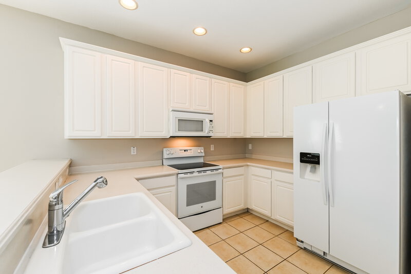 2,110/Mo, 11486 Lake Cypress Loop Fort Myers, FL 33913 Kitchen View
