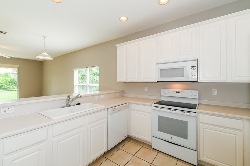 2,110/Mo, 11486 Lake Cypress Loop Fort Myers, FL 33913 Kitchen View 2