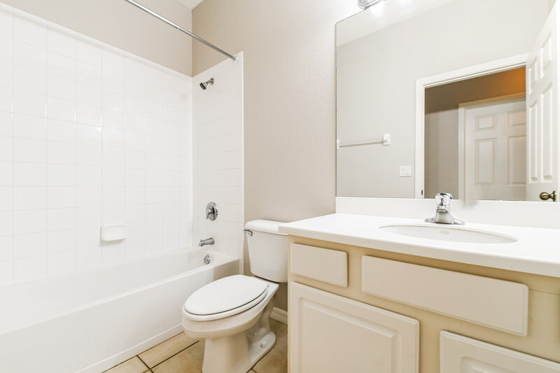 2,110/Mo, 11486 Lake Cypress Loop Fort Myers, FL 33913 Bathroom View