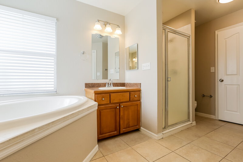 1,860/Mo, 4995 Hurley Ave North Port, FL 34288 Main Bathroom View