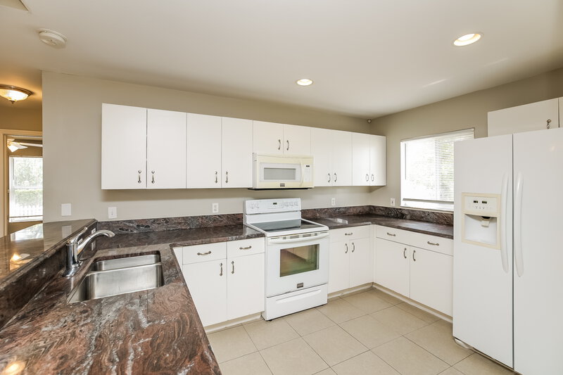 2,395/Mo, 8434 Bamboo Rd Fort Myers, FL 33967 Kitchen View