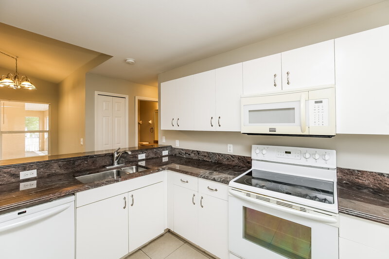 2,395/Mo, 8434 Bamboo Rd Fort Myers, FL 33967 Kitchen View 2