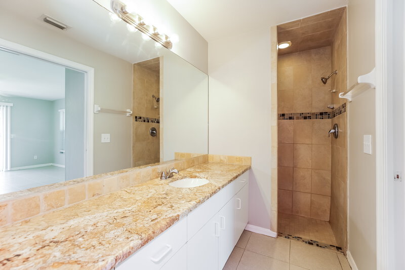 2,395/Mo, 8434 Bamboo Rd Fort Myers, FL 33967 Main Bathroom View