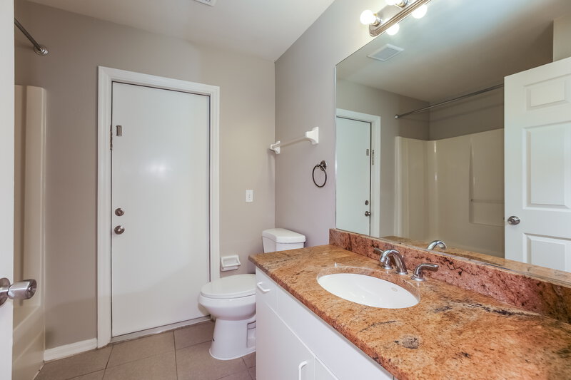 2,395/Mo, 8434 Bamboo Rd Fort Myers, FL 33967 Bathroom View
