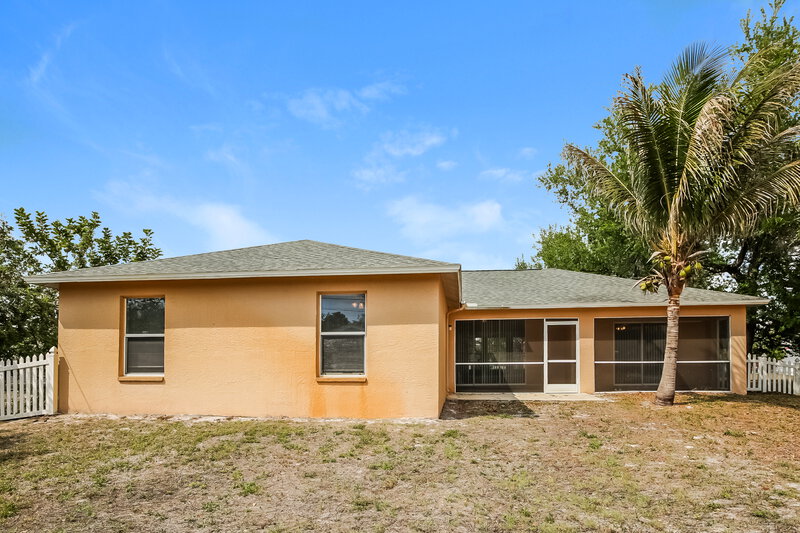 2,395/Mo, 8434 Bamboo Rd Fort Myers, FL 33967 Rear View