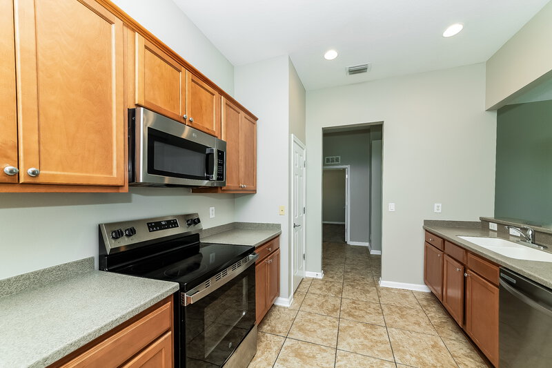 2,060/Mo, 9865 50th Street Cir E Parrish, FL 34219 Kitchen View 2