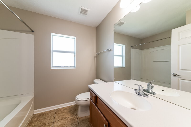 2,060/Mo, 9865 50th Street Cir E Parrish, FL 34219 Bathroom View