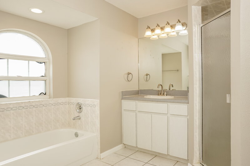 2,465/Mo, 5515 Maccaughey Dr North Port, FL 34287 Main Bathroom View