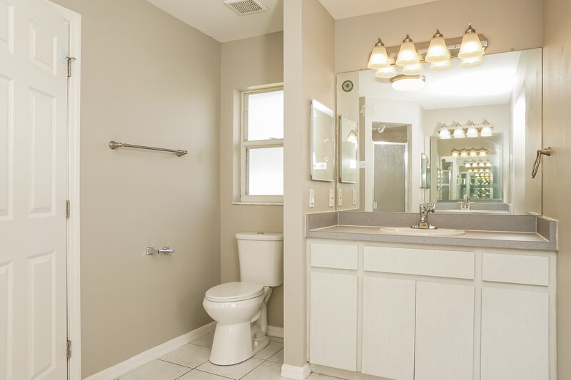 2,465/Mo, 5515 Maccaughey Dr North Port, FL 34287 Main Bathroom View 2