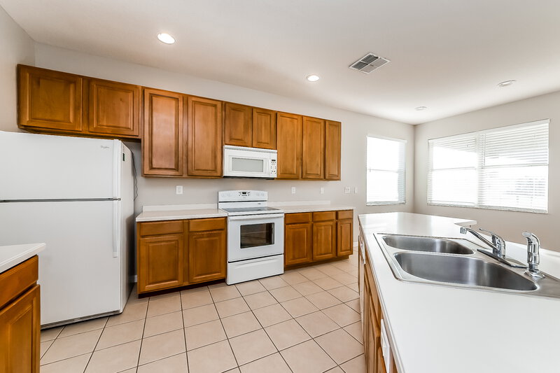 2,440/Mo, 2337 125th Dr E Parrish, FL 34219 Kitchen View