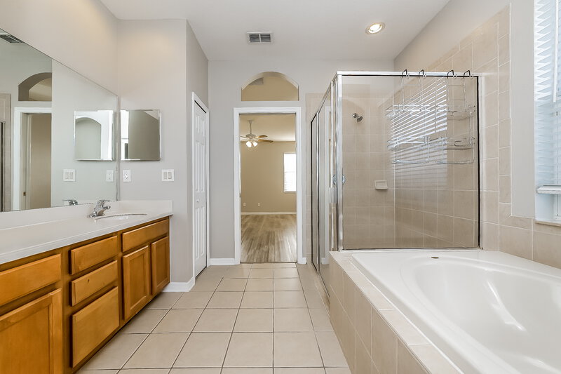 2,440/Mo, 2337 125th Dr E Parrish, FL 34219 Main Bathroom View
