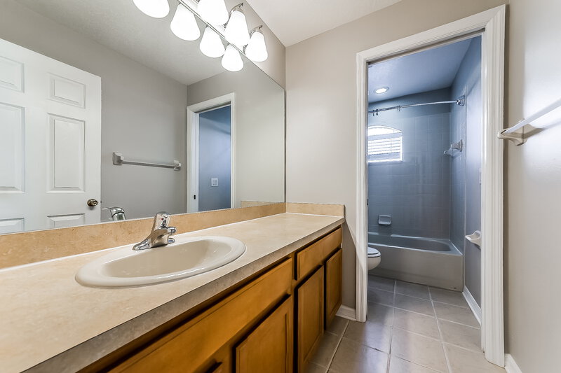 2,440/Mo, 2337 125th Dr E Parrish, FL 34219 Bathroom View