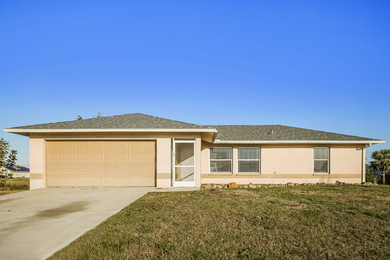 2,490/Mo, 2123 NE 4th Pl Cape Coral, FL 33909 External View