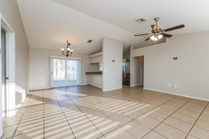 2,490/Mo, 2123 NE 4th Pl Cape Coral, FL 33909 Living Room View 2