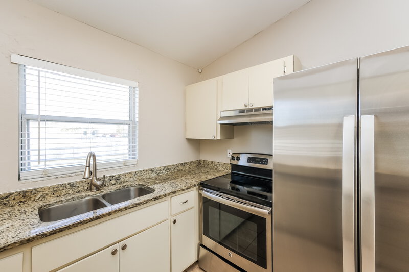 2,490/Mo, 2123 NE 4th Pl Cape Coral, FL 33909 Kitchen View 2