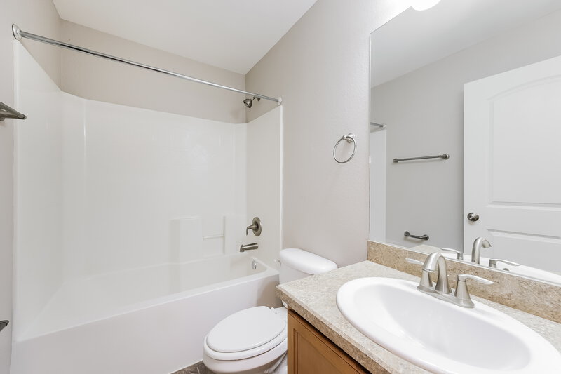 2,660/Mo, 3523 E Gator Circle Cape Coral, FL 33909 Bathroom View