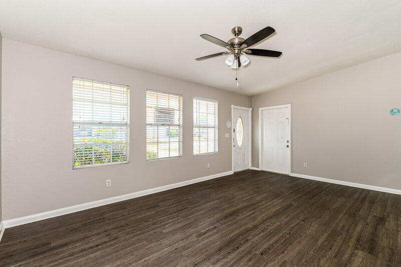 2,070/Mo, 1222 NE 5th Ave Cape Coral, FL 33909 Living Room View