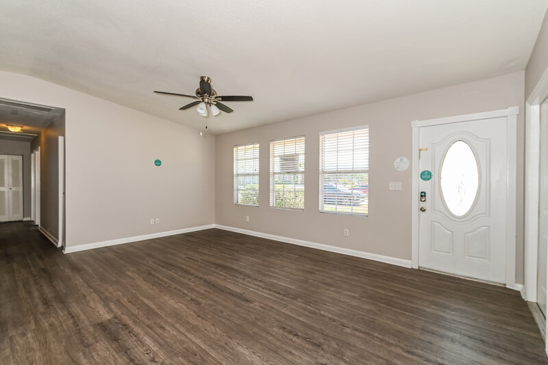 2,070/Mo, 1222 NE 5th Ave Cape Coral, FL 33909 Living Room View 2