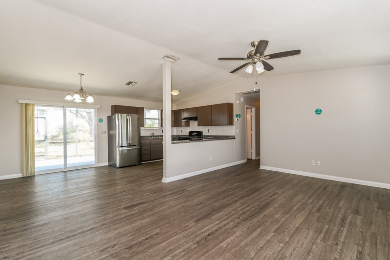 2,070/Mo, 1222 NE 5th Ave Cape Coral, FL 33909 Living Room View 3