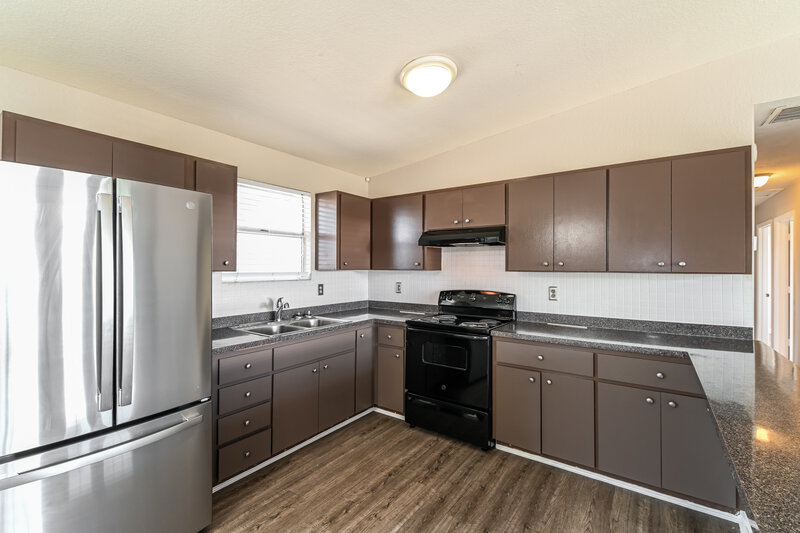 2,070/Mo, 1222 NE 5th Ave Cape Coral, FL 33909 Kitchen View