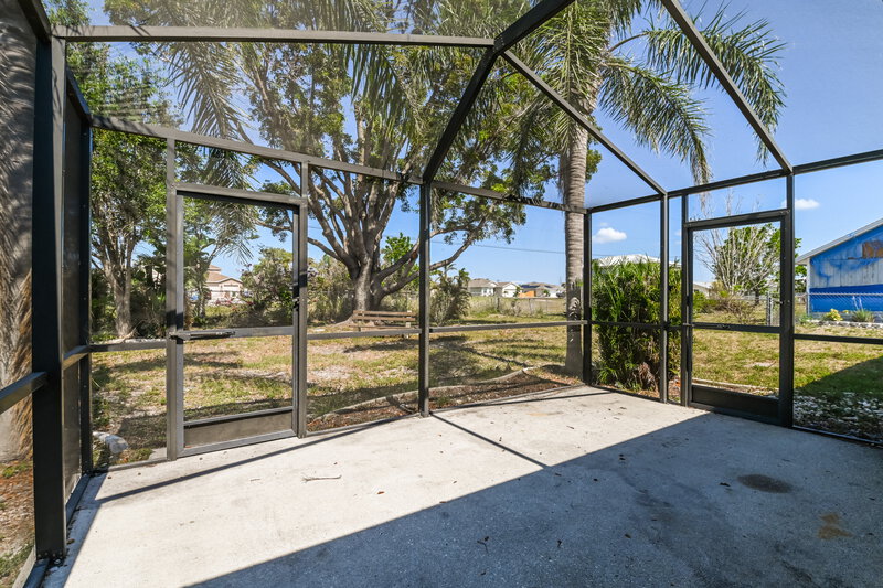 2,070/Mo, 1222 NE 5th Ave Cape Coral, FL 33909 Sun Room View