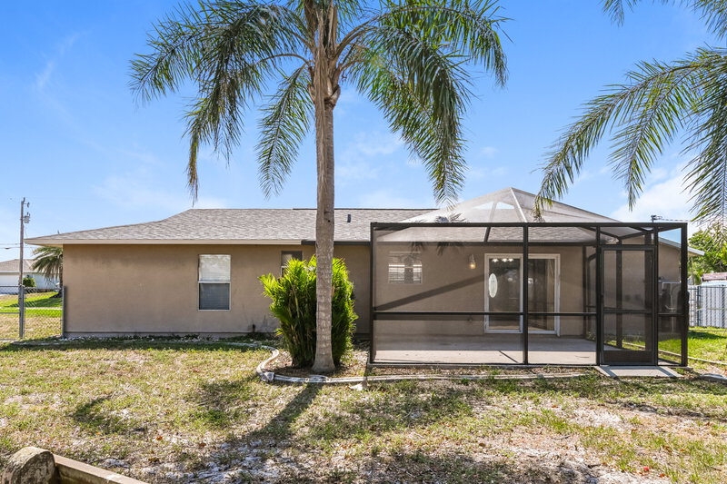 2,070/Mo, 1222 NE 5th Ave Cape Coral, FL 33909 Rear View