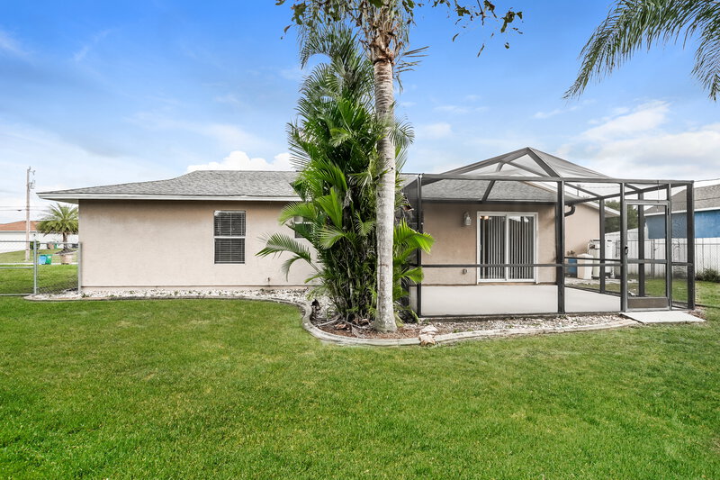 2,070/Mo, 1222 NE 5th Ave Cape Coral, FL 33909 Rear View 3