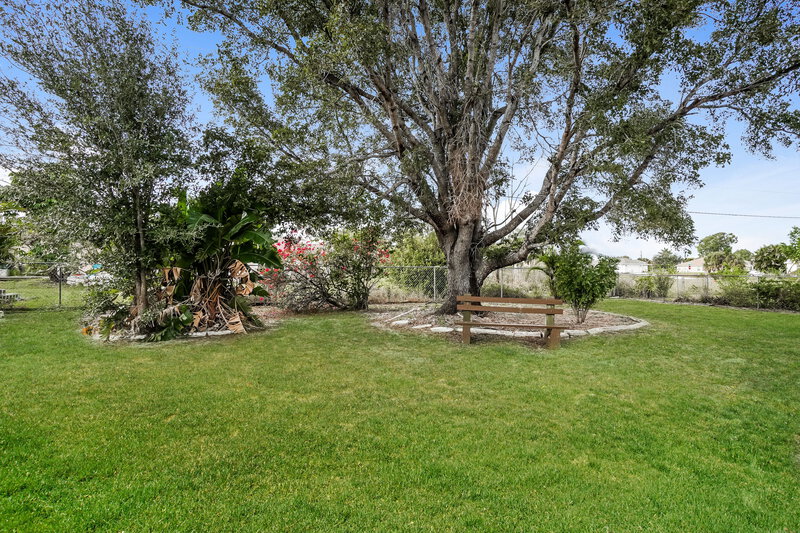 2,070/Mo, 1222 NE 5th Ave Cape Coral, FL 33909 Exterior View