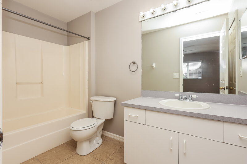 1,480/Mo, 1216 Belgrave St Fort Myers, FL 33913 Main Bathroom View 2