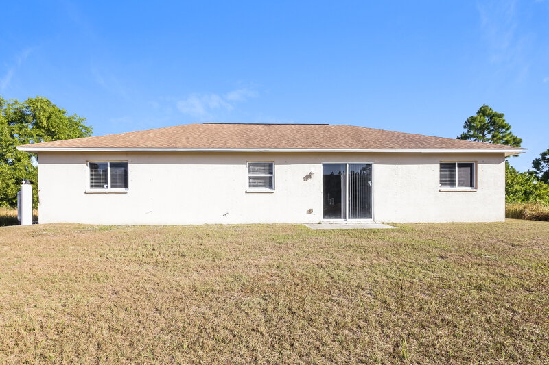 1,480/Mo, 1216 Belgrave St Fort Myers, FL 33913 Rear View