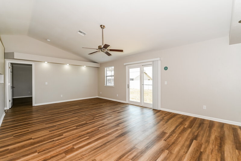 1,635/Mo, 147 SW 29th St Cape Coral, FL 33914 Living Room View
