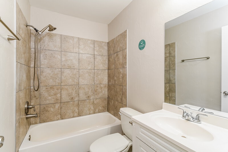 1,635/Mo, 147 SW 29th St Cape Coral, FL 33914 Bathroom View