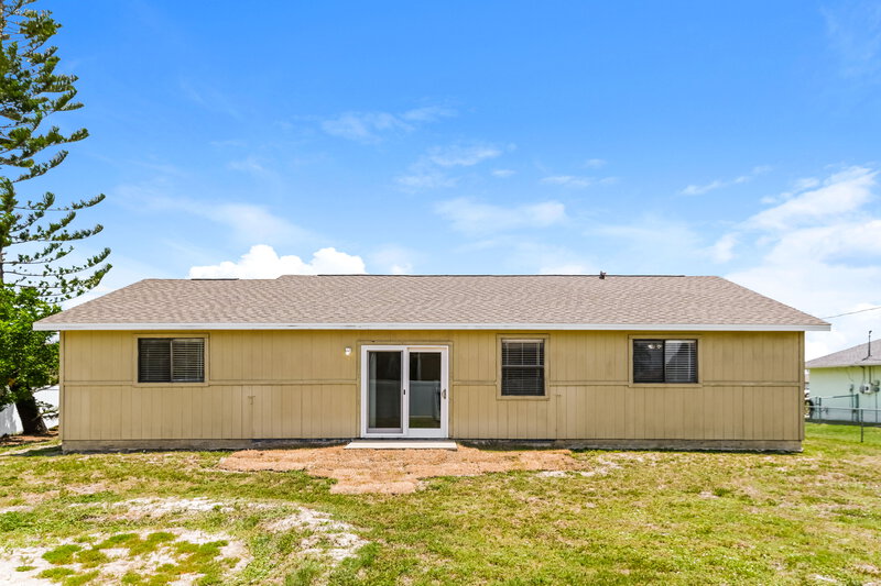 1,635/Mo, 147 SW 29th St Cape Coral, FL 33914 Rear View
