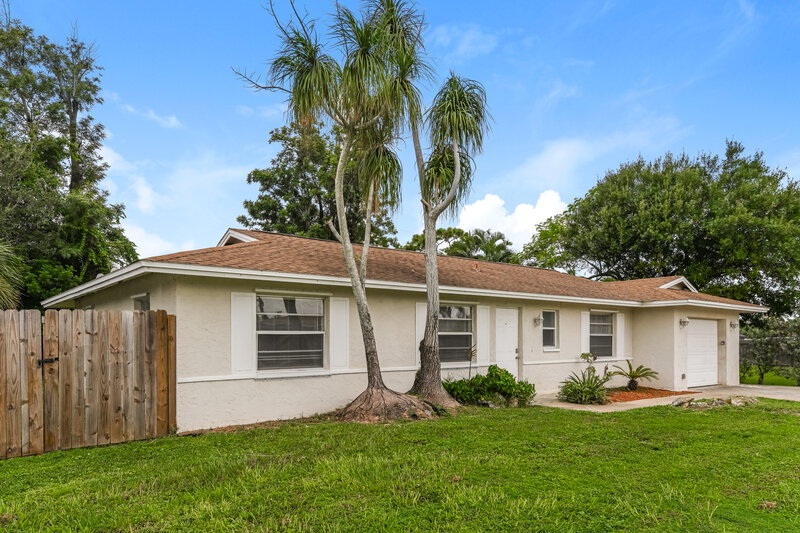 1,785/Mo, 19034 Evergreen Rd Fort Myers, FL 33967 Front View