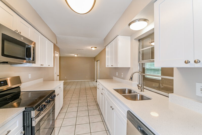 1,785/Mo, 19034 Evergreen Rd Fort Myers, FL 33967 Kitchen View 2