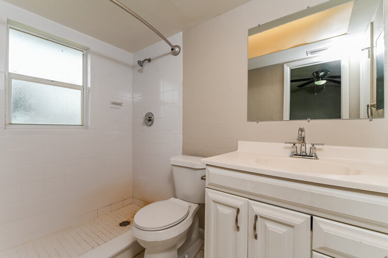 1,785/Mo, 19034 Evergreen Rd Fort Myers, FL 33967 Main Bathroom View