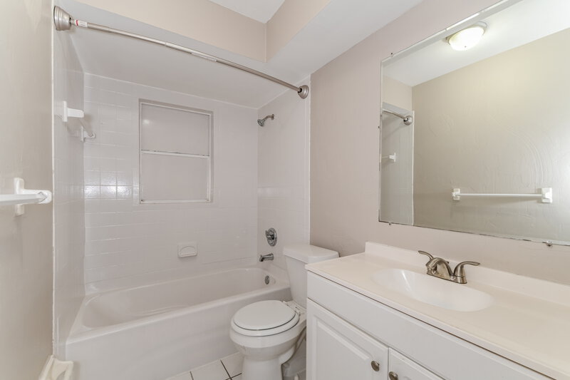1,785/Mo, 19034 Evergreen Rd Fort Myers, FL 33967 Bathroom View